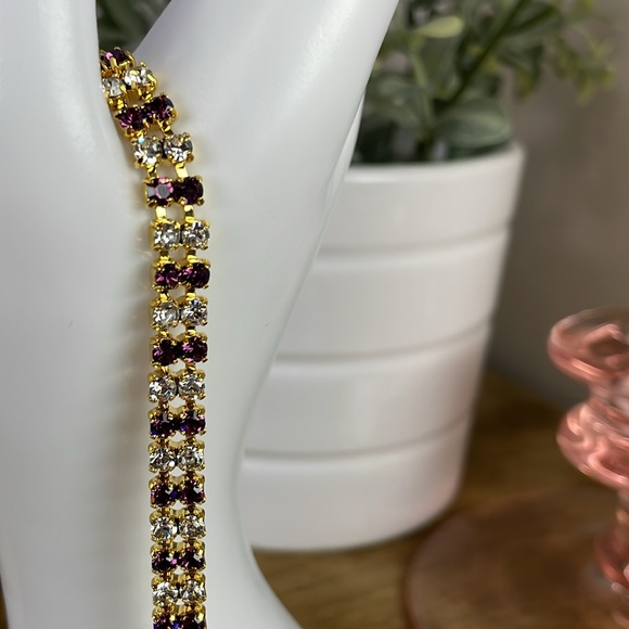 Vintage 1970's Rhinestone bracelet. Amethyst and Diamond look. 7" in length - Picture 6 of 7